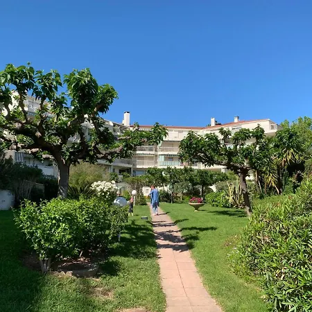 Apartment De Standing Climatise, Avec Piscine, Proche De La