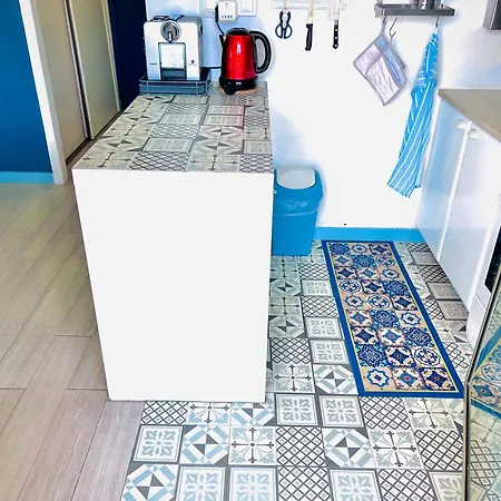 Apartment De Standing Climatise, Avec Piscine, Proche De La